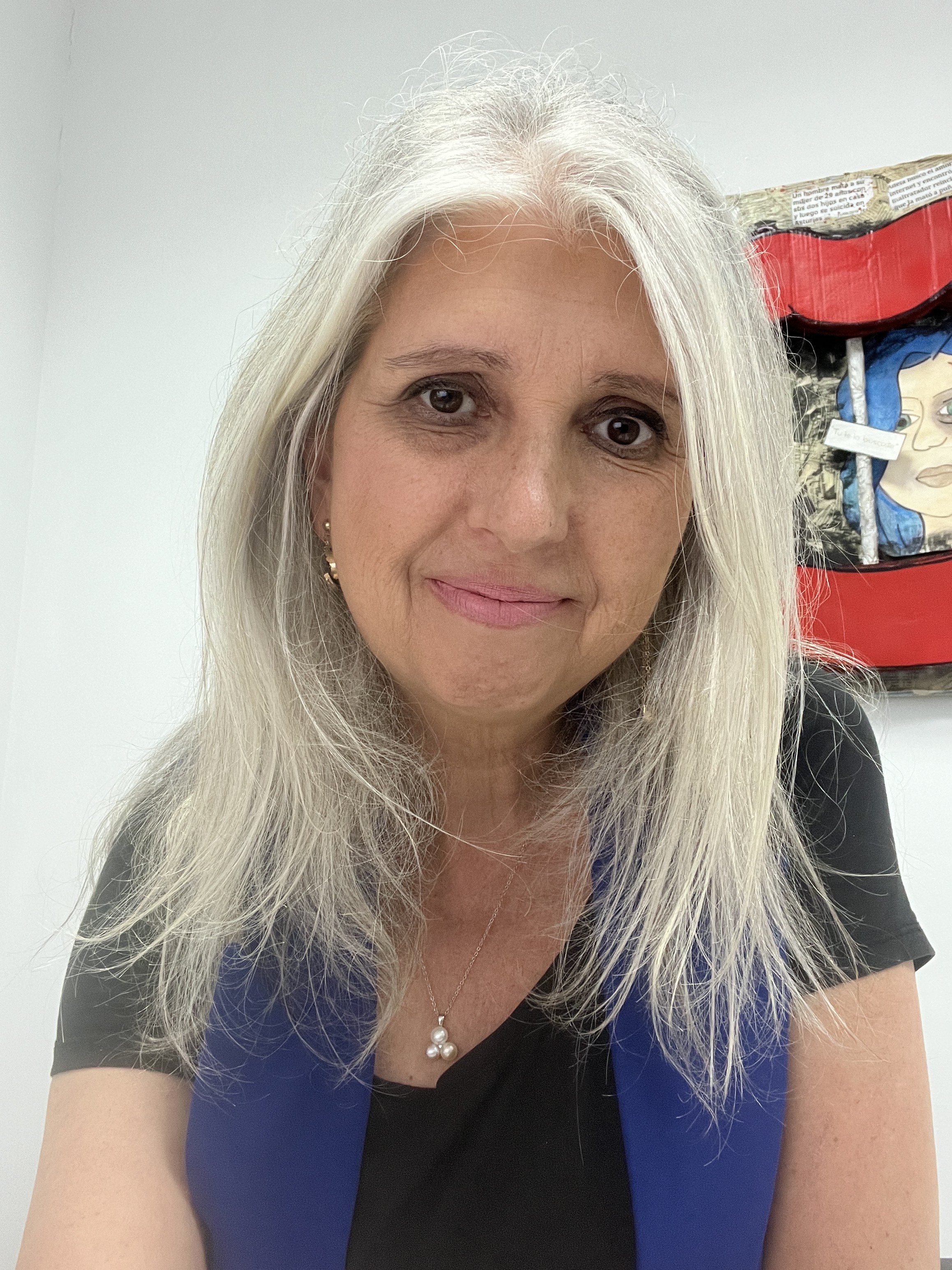 Mónica Radován Pineda, periodista y consultora de comunicación, en su despacho